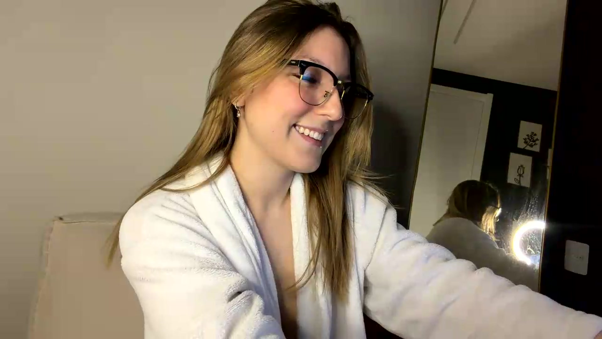 Gallery image thumbnail from cateyes1's myfreecams stream on, 05/12/2026, 01:47 image 12 of 20
