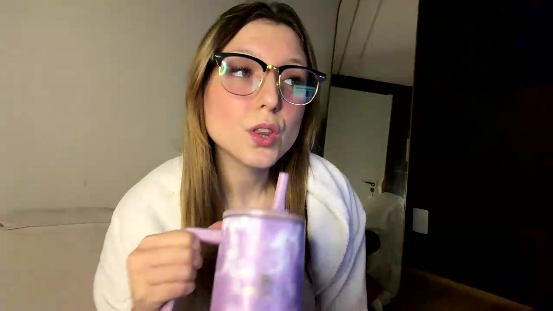 Gallery image thumbnail from cateyes1's myfreecams stream on, 05/12/2026, 05:42 image 7 of 20