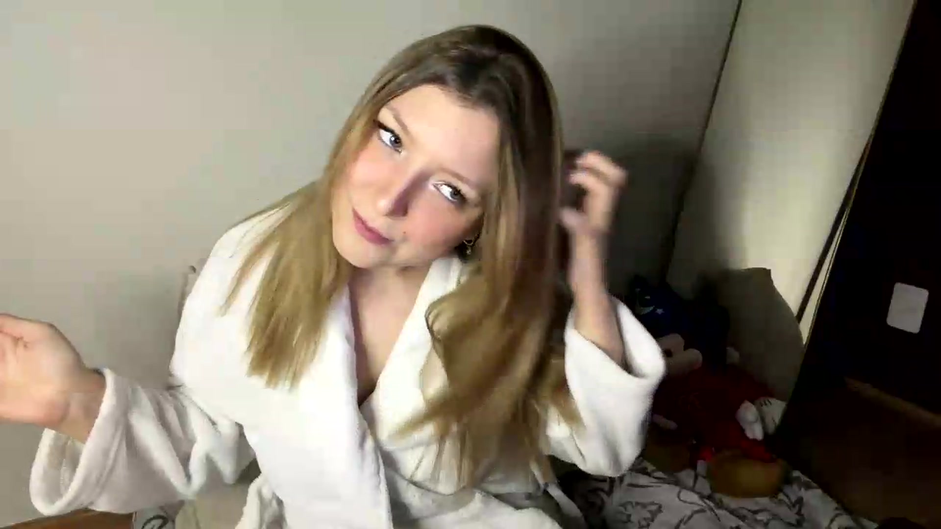 Gallery image thumbnail from cateyes1's myfreecams stream on, 05/13/2026, 03:11 image 15 of 20