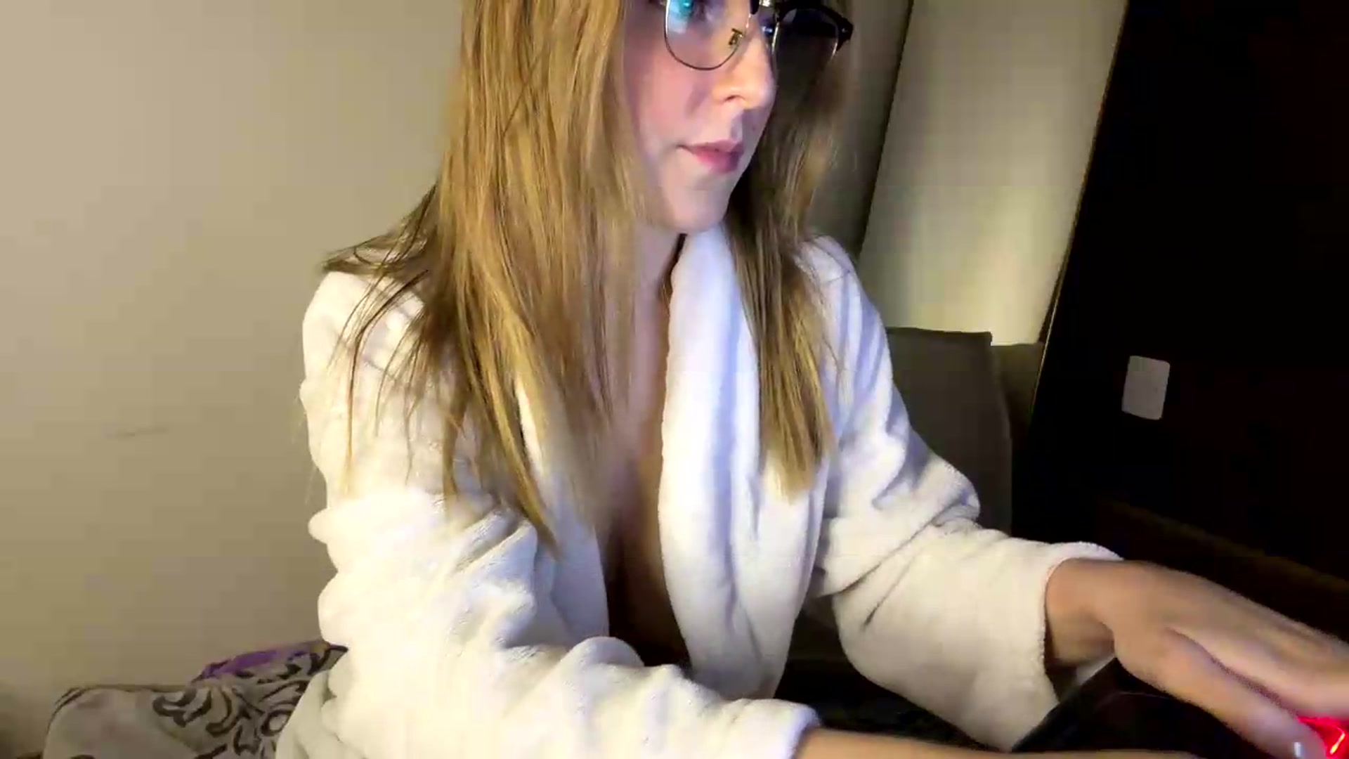 Gallery image thumbnail from cateyes1's myfreecams stream on, 05/13/2026, 03:11 image 3 of 20