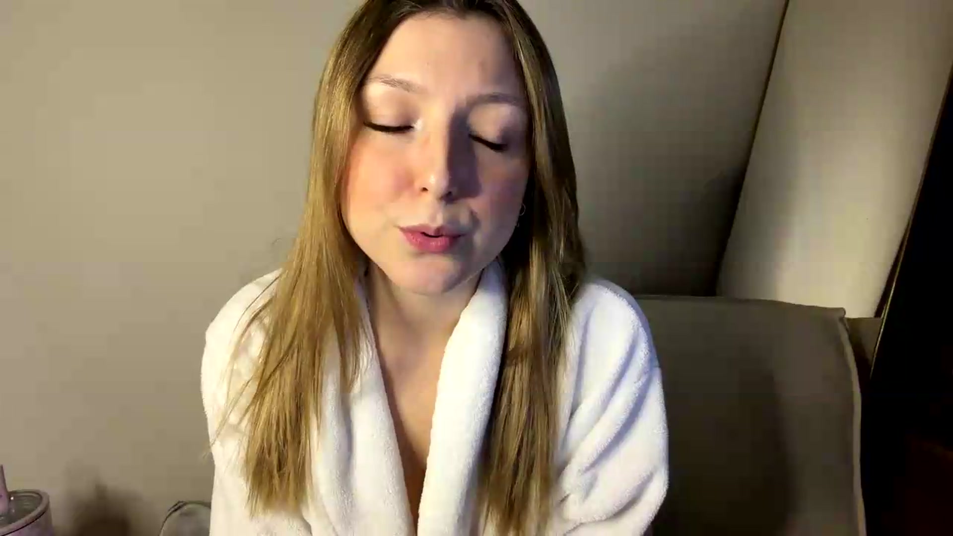 Gallery image thumbnail from cateyes1's myfreecams stream on, 05/13/2026, 03:11 image 6 of 20
