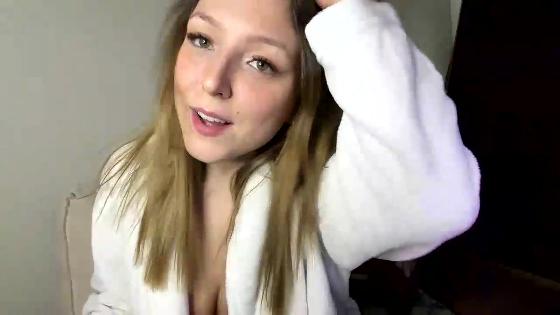 Gallery image thumbnail from cateyes1's myfreecams stream on, 05/13/2026, 07:31 image 8 of 20