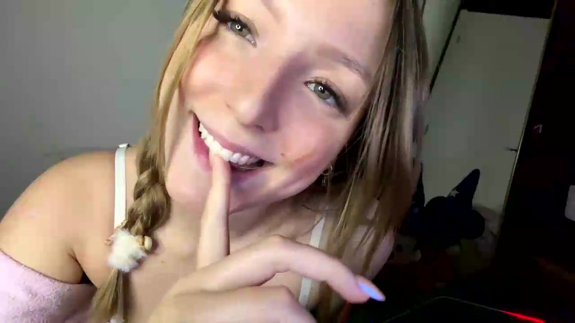 Gallery image thumbnail from cateyes1's myfreecams stream on, 05/14/2026, 04:25 image 13 of 20