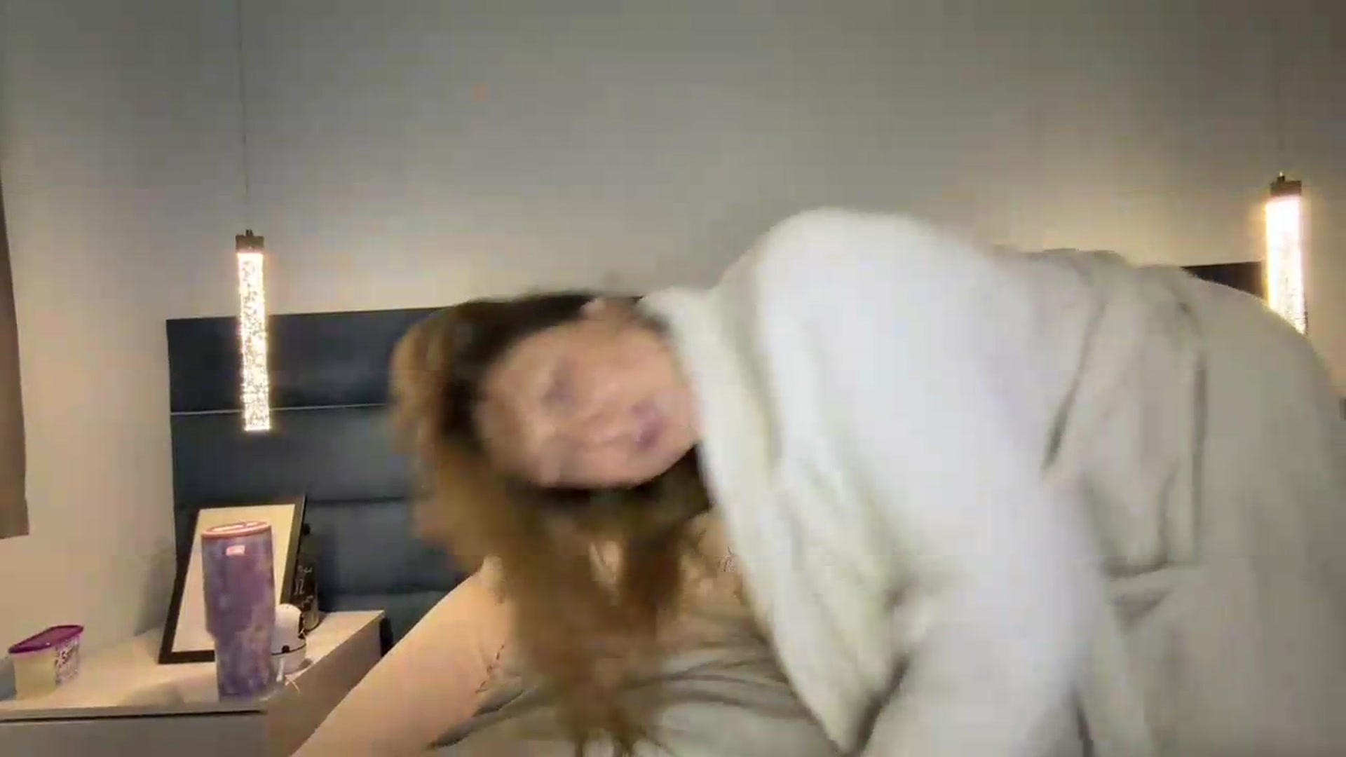 Gallery image thumbnail from cateyes1's myfreecams stream on, 05/16/2026, 08:17 image 11 of 20
