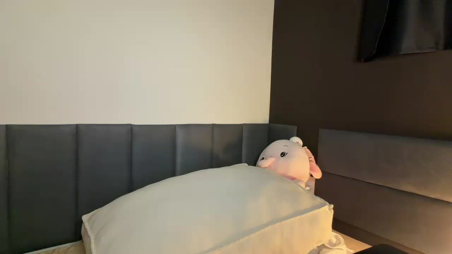 Gallery image thumbnail from cateyes1's myfreecams stream on, 05/29/2026, 08:22 image 10 of 20