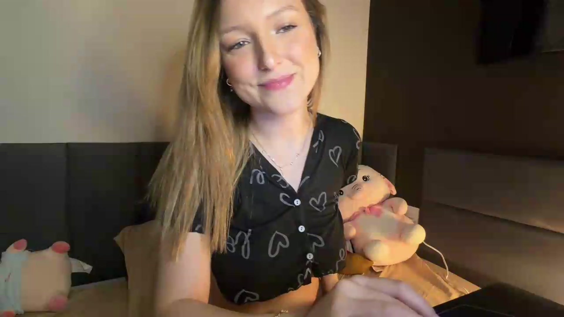 Gallery image thumbnail from cateyes1's myfreecams stream on, 05/31/2026, 05:43 image 15 of 20