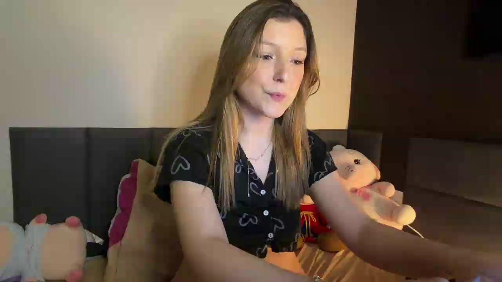 Gallery image thumbnail from cateyes1's myfreecams stream on, 05/31/2026, 05:43 image 1 of 20