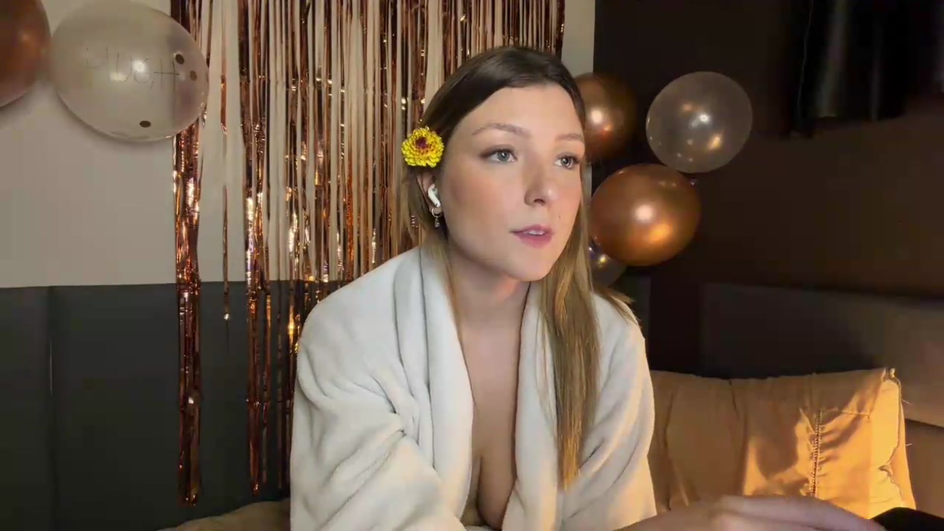 Gallery image thumbnail from cateyes1's myfreecams stream on, 06/14/2026, 09:56 image 4 of 20