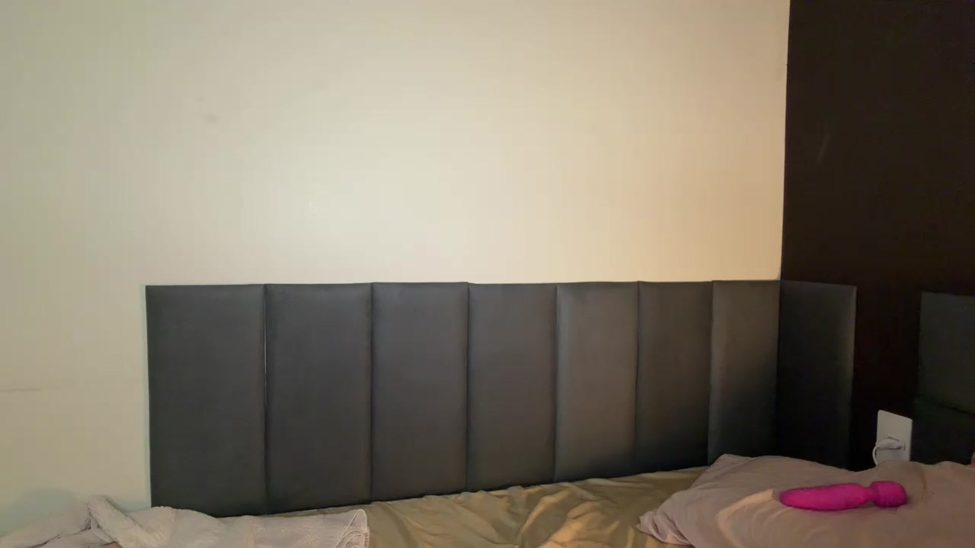 Gallery image thumbnail from cateyes1's myfreecams stream on, 06/24/2026, 02:27 image 17 of 20