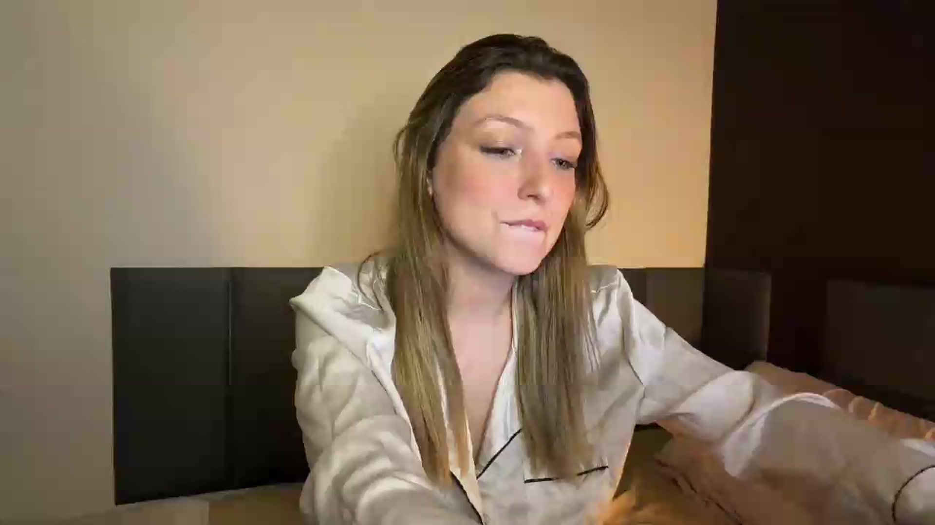 Gallery image thumbnail from cateyes1's myfreecams stream on, 06/25/2026, 06:37 image 1 of 20