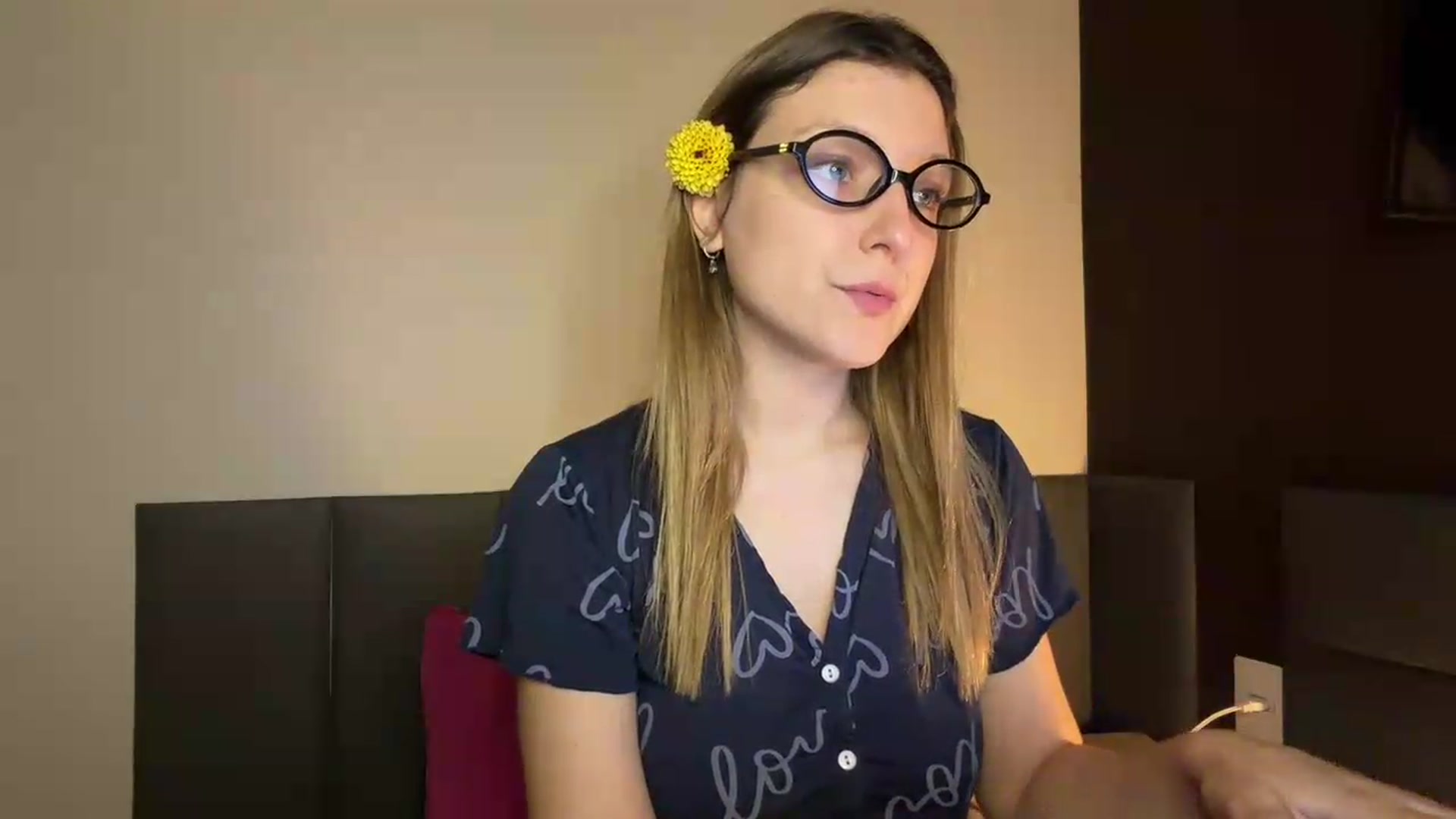 Gallery image thumbnail from cateyes1's myfreecams stream on, 06/26/2026, 04:29 image 5 of 20