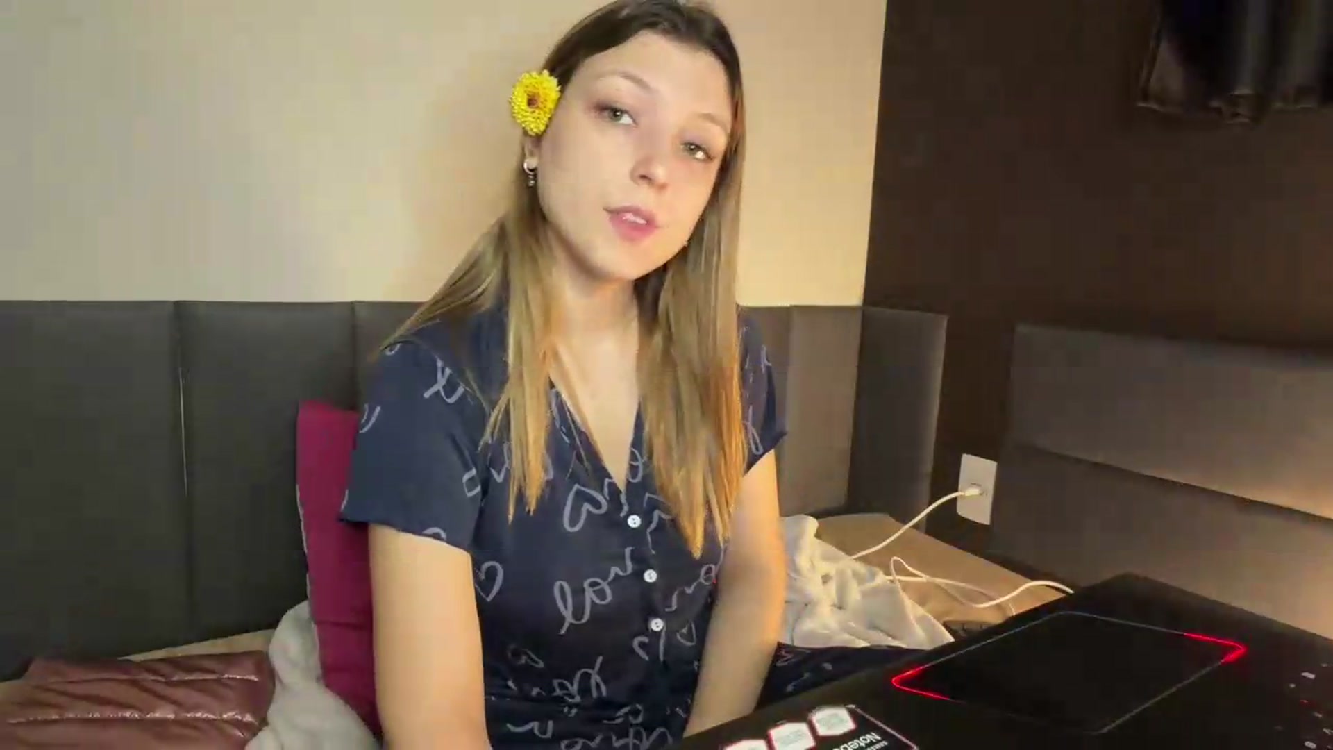 Gallery image thumbnail from cateyes1's myfreecams stream on, 06/26/2026, 04:29 image 2 of 20