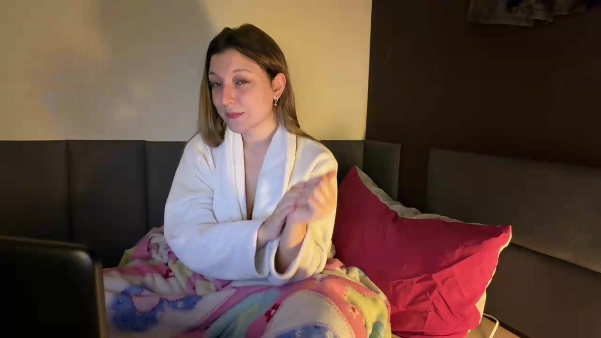 Gallery image thumbnail from cateyes1's myfreecams stream on, 06/26/2026, 07:30 image 11 of 20