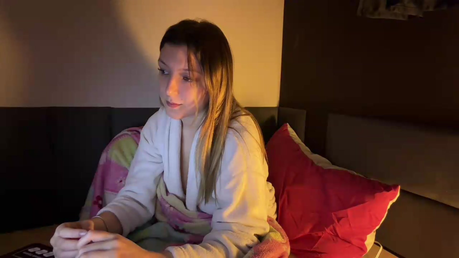 Gallery image thumbnail from cateyes1's myfreecams stream on, 06/26/2026, 07:30 image 20 of 20