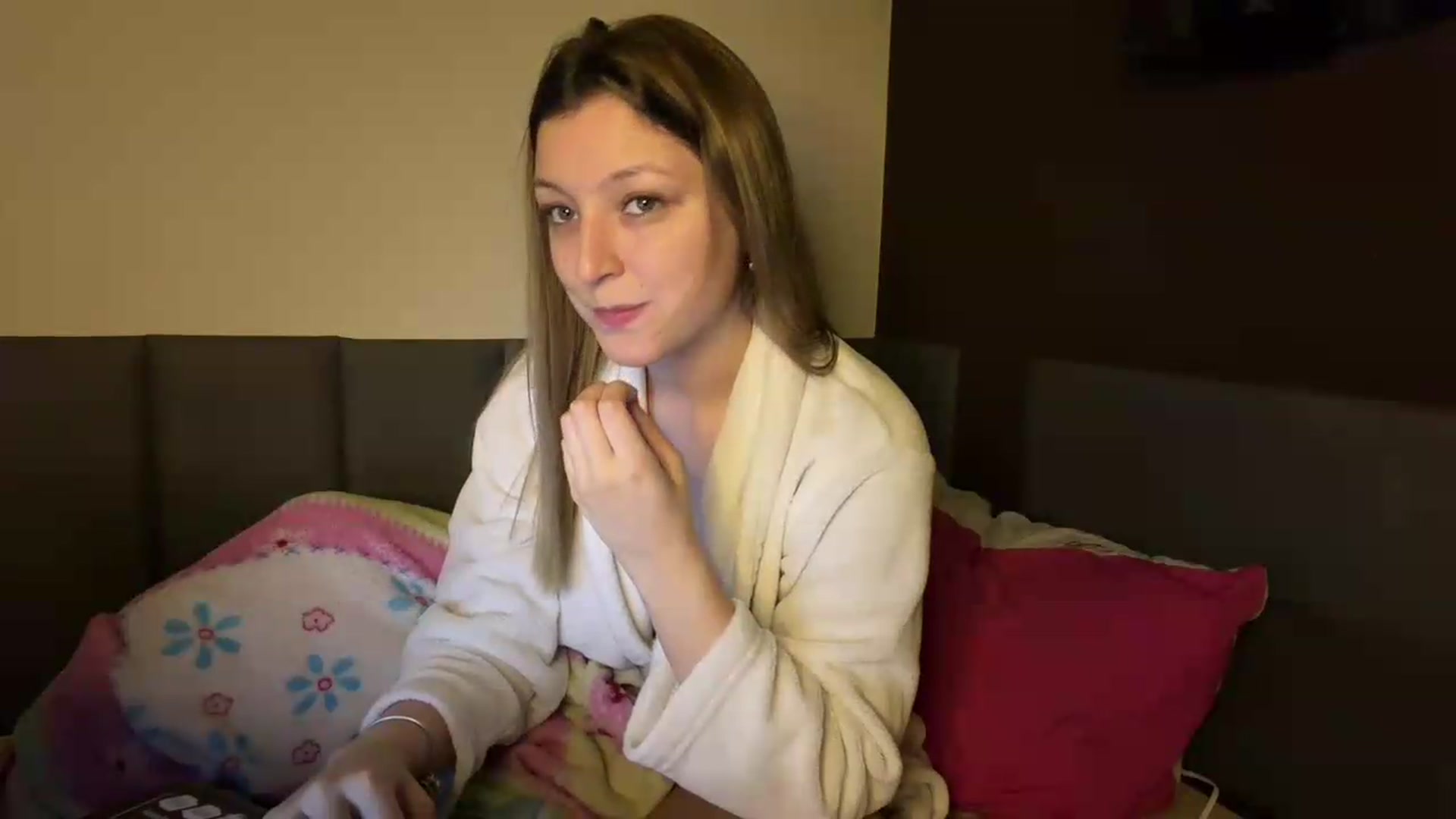 Gallery image thumbnail from cateyes1's myfreecams stream on, 06/26/2026, 07:30 image 7 of 20