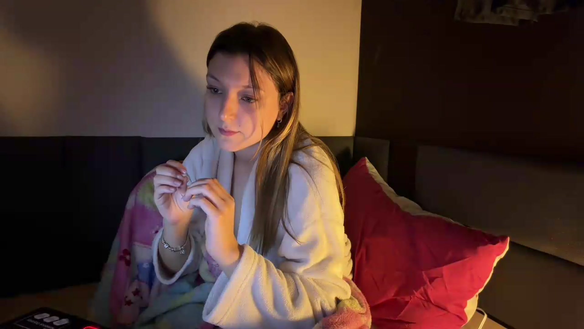 Gallery image thumbnail from cateyes1's myfreecams stream on, 06/26/2026, 07:30 image 19 of 20