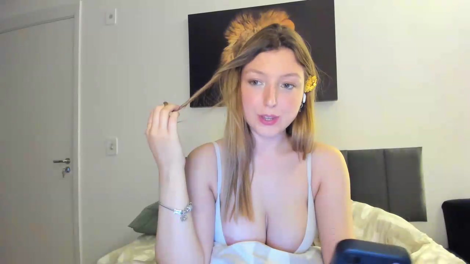 Gallery image thumbnail from cateyes1's myfreecams stream on, 06/27/2026, 07:40 image 17 of 20