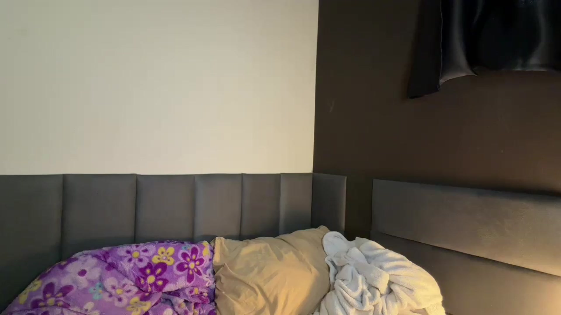 Gallery image thumbnail from cateyes1's myfreecams stream on, 07/30/2026, 10:30 image 12 of 20