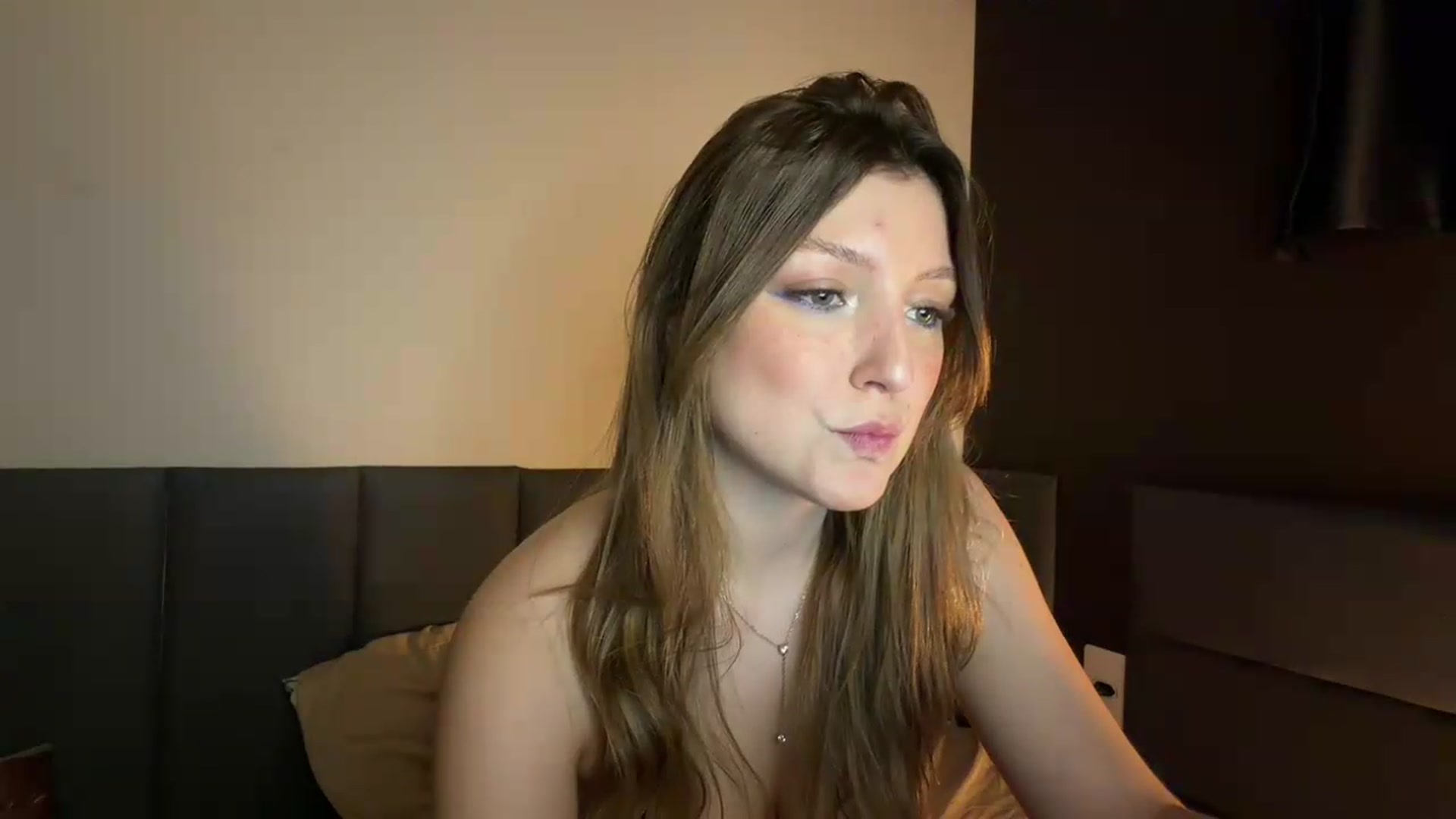 Gallery image thumbnail from cateyes1's myfreecams stream on, 08/14/2026, 01:41 image 14 of 20