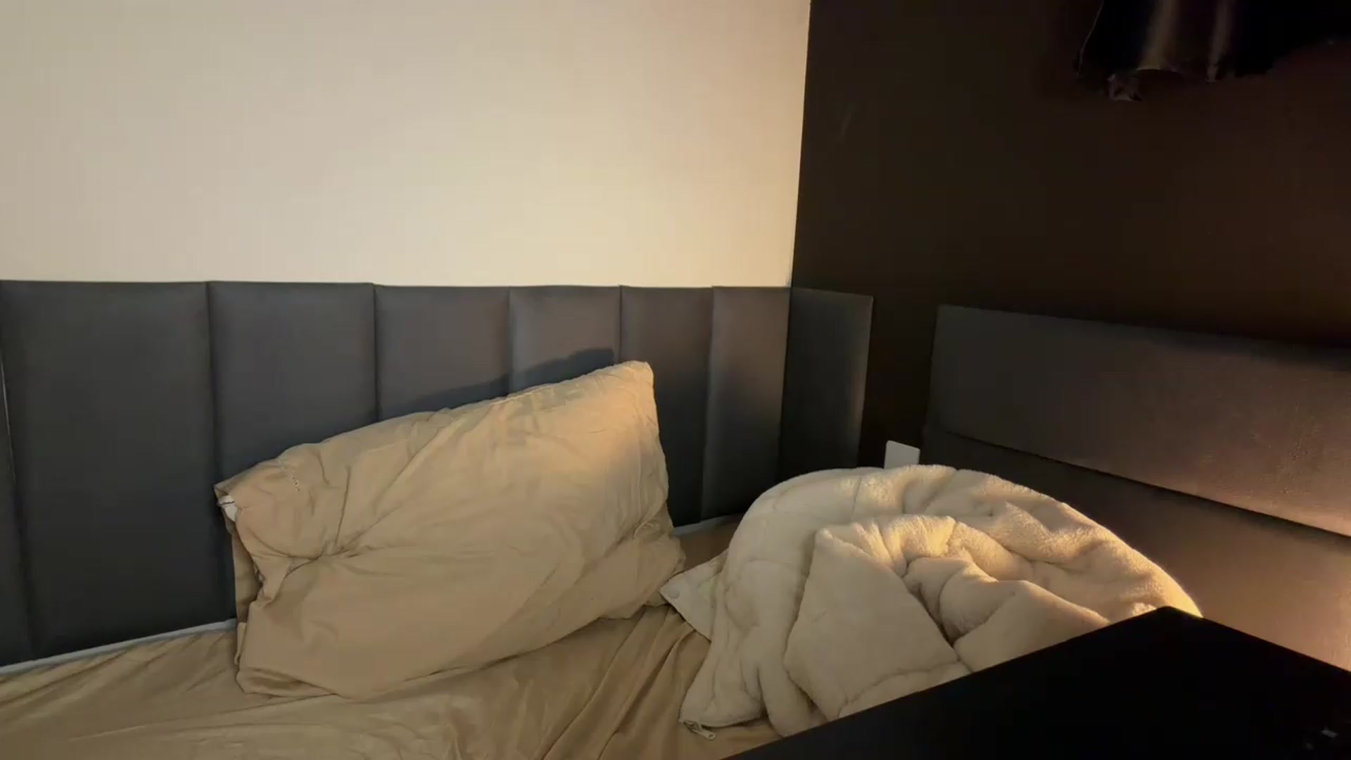 Gallery image thumbnail from cateyes1's myfreecams stream on, 08/14/2026, 04:48 image 11 of 20