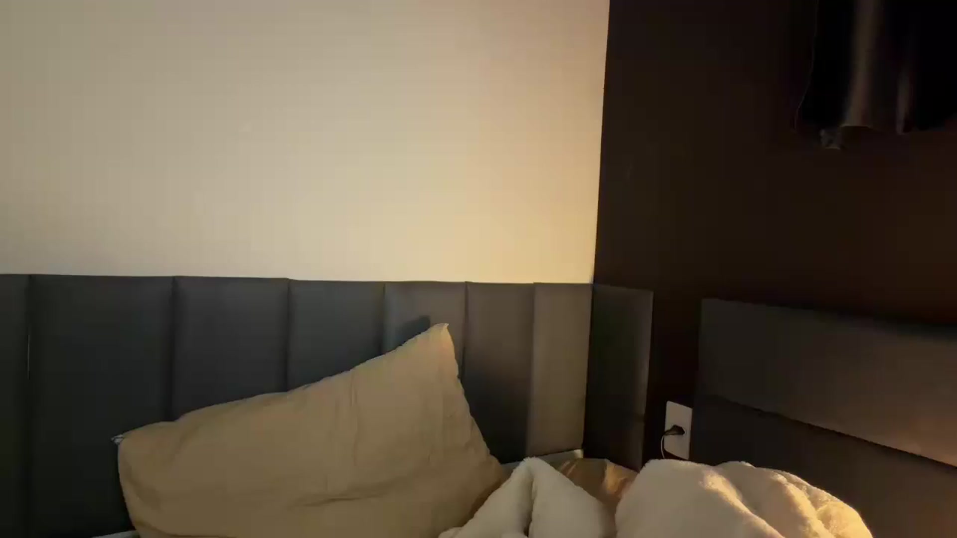 Gallery image thumbnail from cateyes1's myfreecams stream on, 08/14/2026, 05:04 image 13 of 20