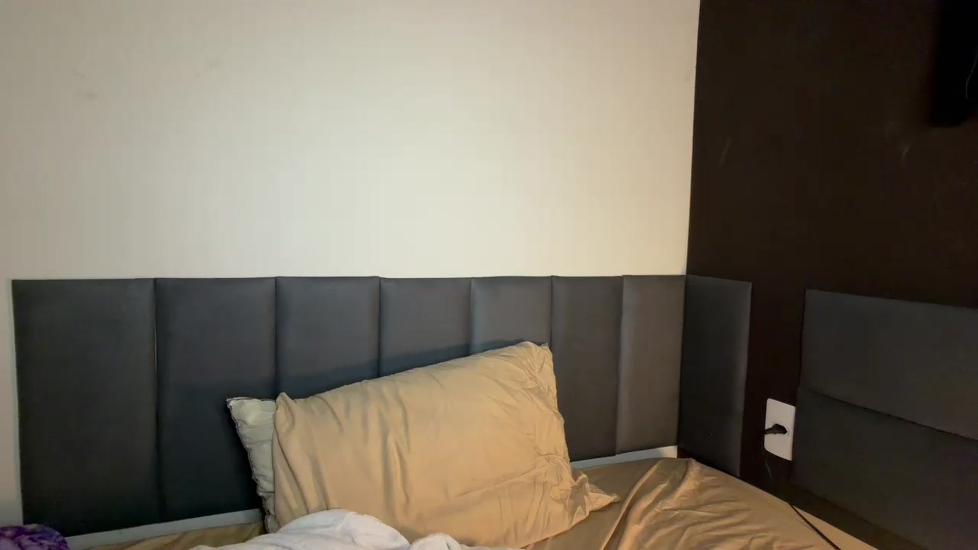 Gallery image thumbnail from cateyes1's myfreecams stream on, 08/16/2026, 09:04 image 1 of 20