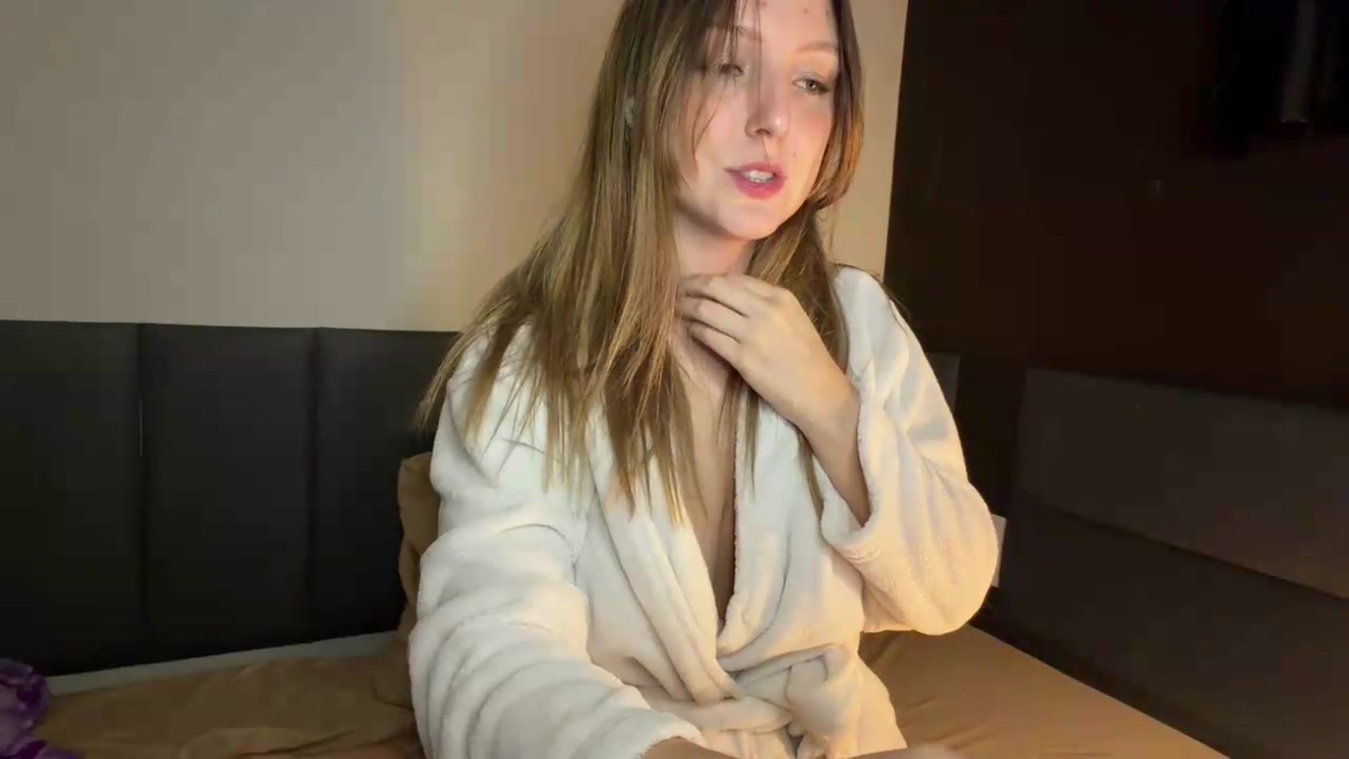 Gallery image thumbnail from cateyes1's myfreecams stream on, 08/16/2026, 10:10 image 10 of 20