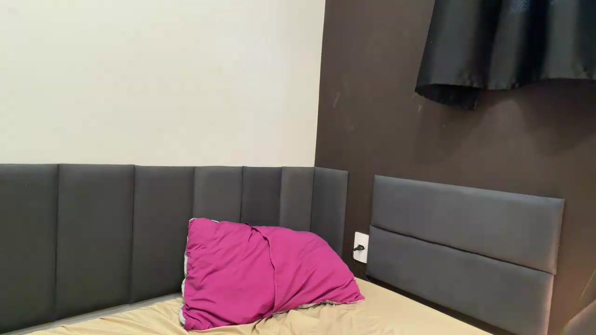 Gallery image thumbnail from cateyes1's myfreecams stream on, 08/28/2026, 19:02 image 18 of 20