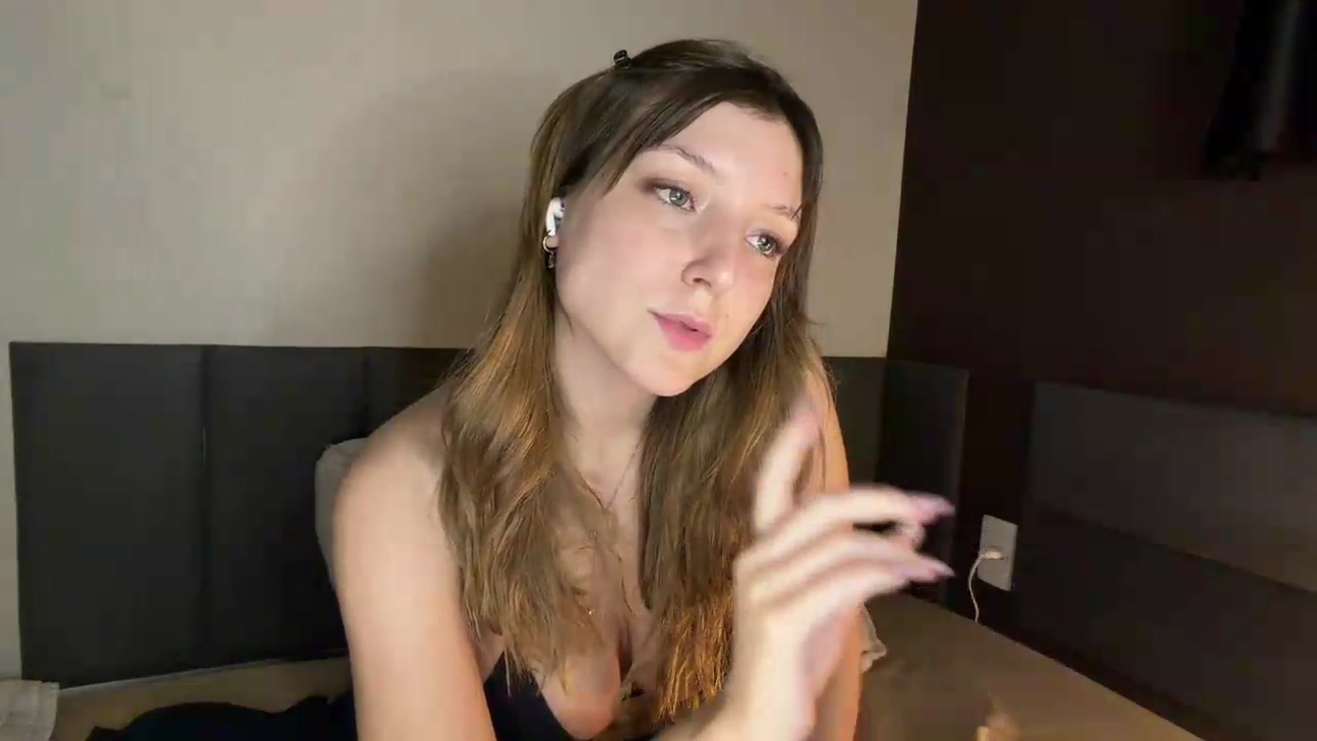 Gallery image thumbnail from cateyes1's myfreecams stream on, 09/21/2026, 01:42 image 4 of 20