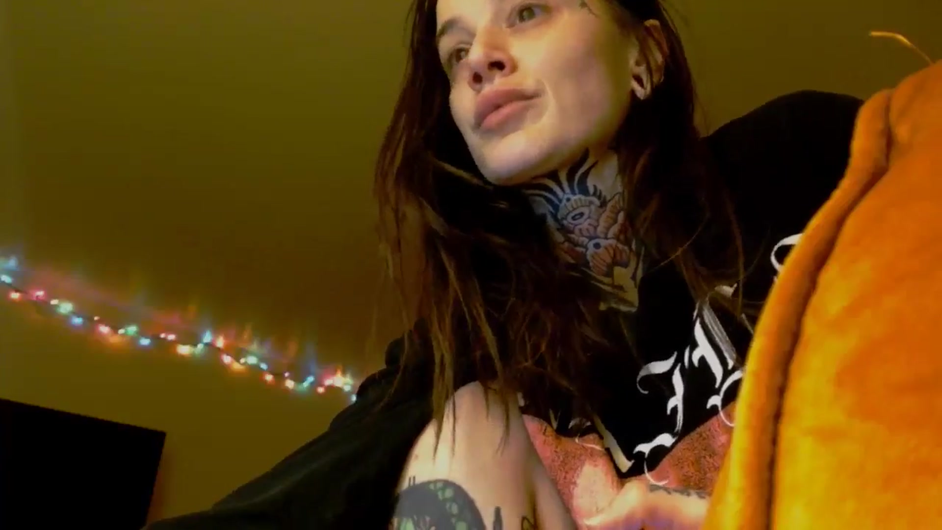 Gallery image thumbnail from caulkgobbler's myfreecams stream on, 01/15/2025, 05:12 image 6 of 20