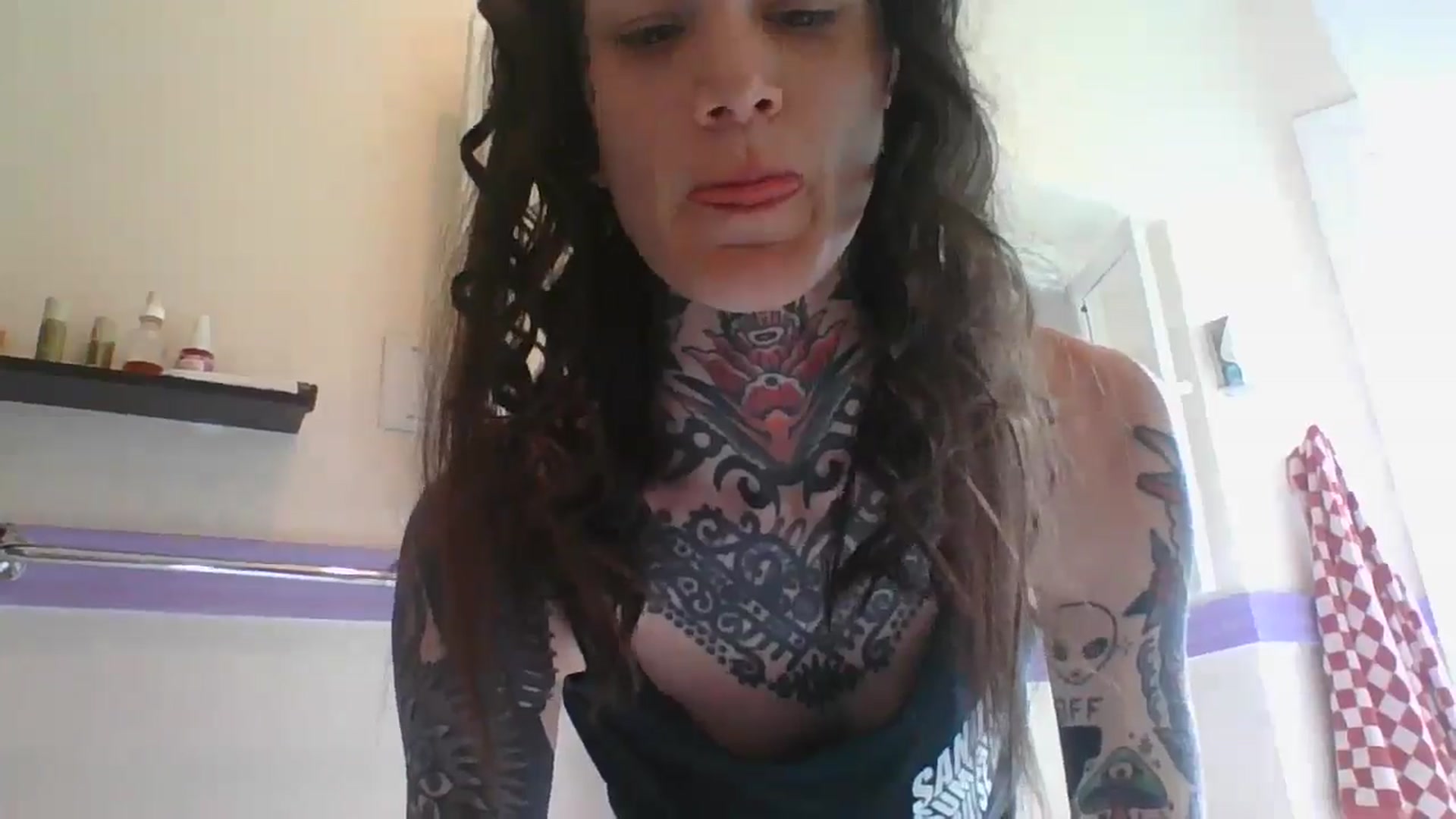 Gallery image thumbnail from caulkgobbler's myfreecams stream on, 05/20/2025, 24:03 image 12 of 20
