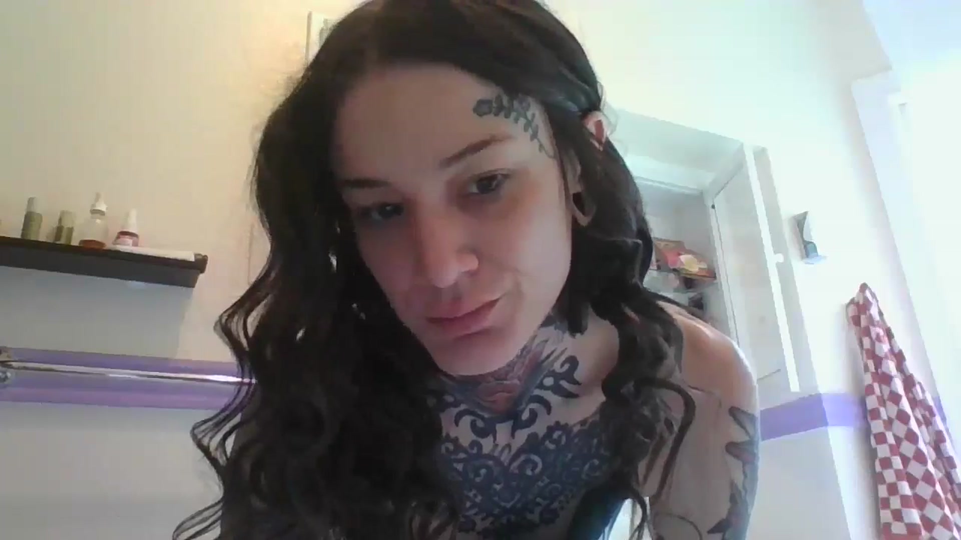 Gallery image thumbnail from caulkgobbler's myfreecams stream on, 05/20/2025, 24:03 image 18 of 20