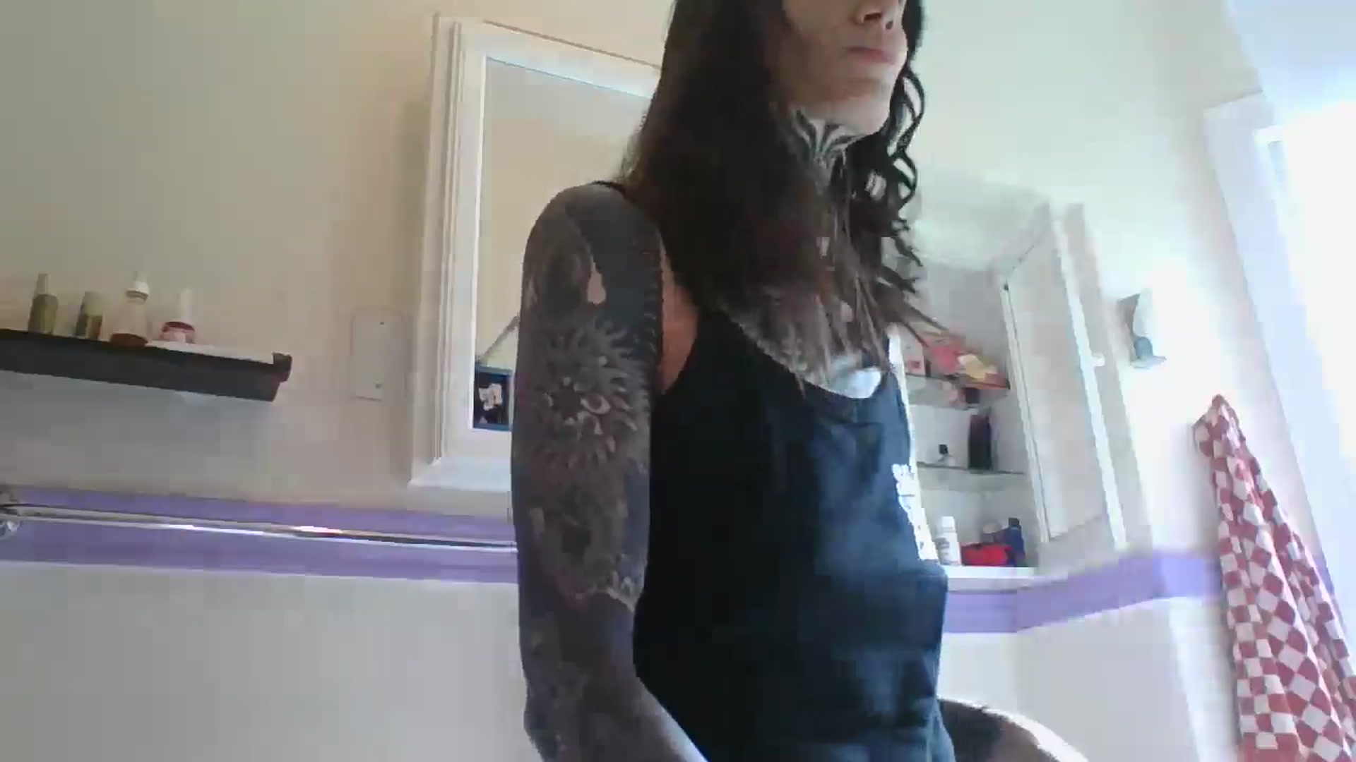Gallery image thumbnail from caulkgobbler's myfreecams stream on, 05/20/2025, 24:03 image 9 of 20