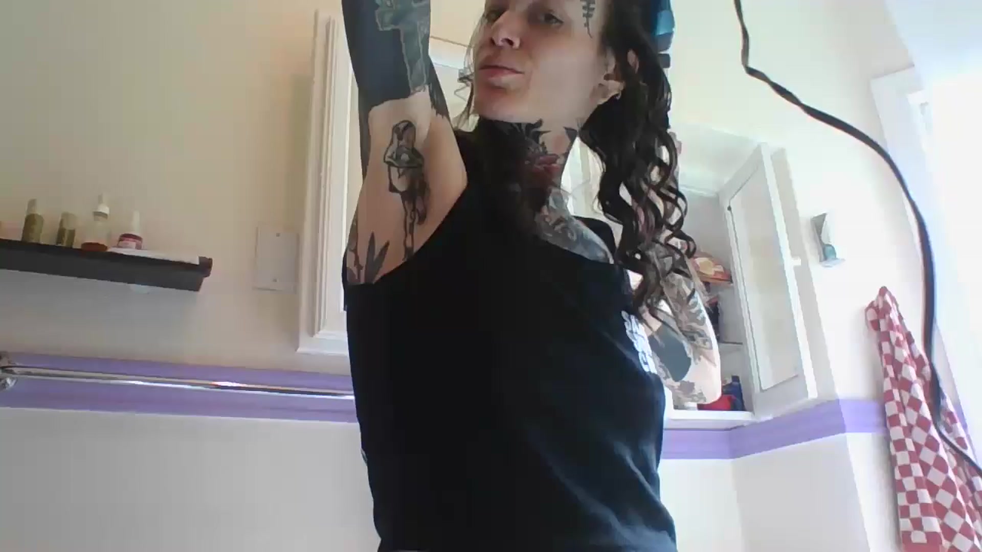 Gallery image thumbnail from caulkgobbler's myfreecams stream on, 05/20/2025, 24:03 image 1 of 20
