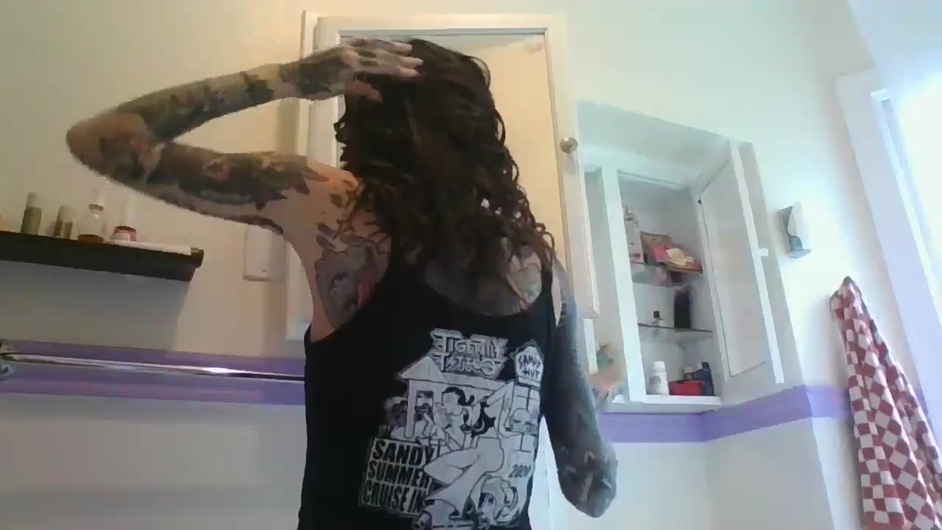 Gallery image thumbnail from caulkgobbler's myfreecams stream on, 05/20/2025, 24:03 image 17 of 20