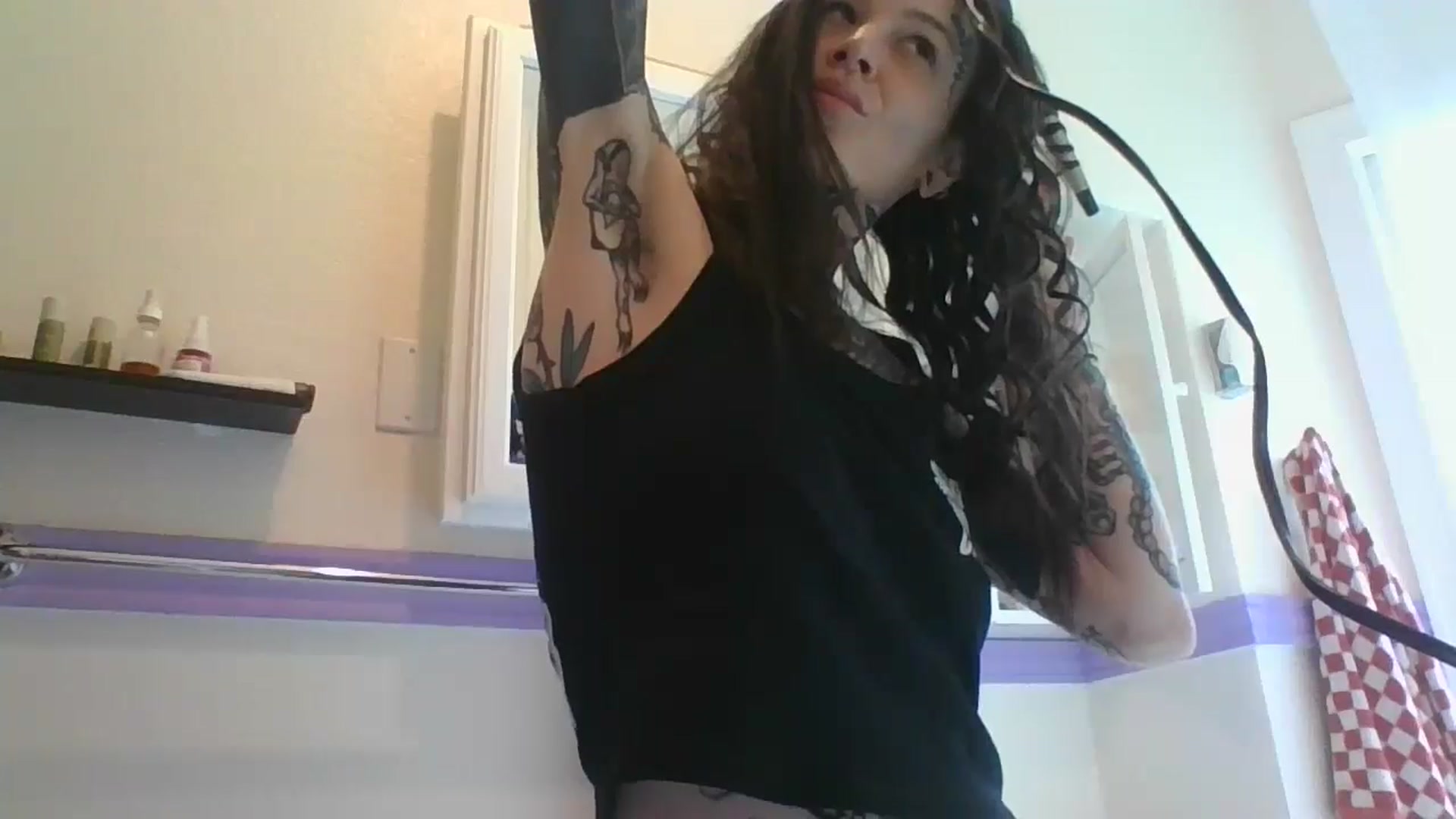 Gallery image thumbnail from caulkgobbler's myfreecams stream on, 05/20/2025, 24:03 image 14 of 20