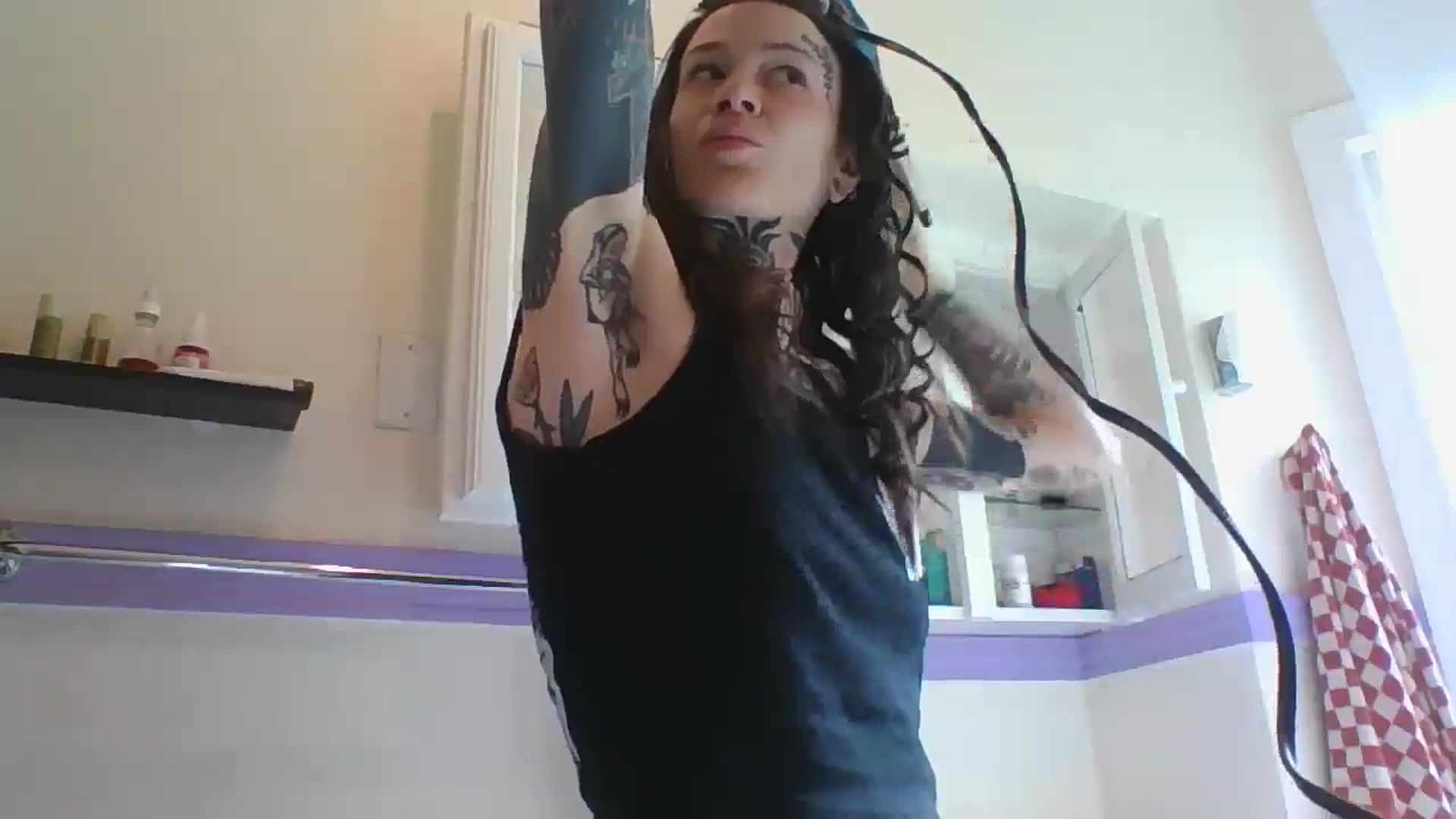 Gallery image thumbnail from caulkgobbler's myfreecams stream on, 05/20/2025, 24:03 image 8 of 20