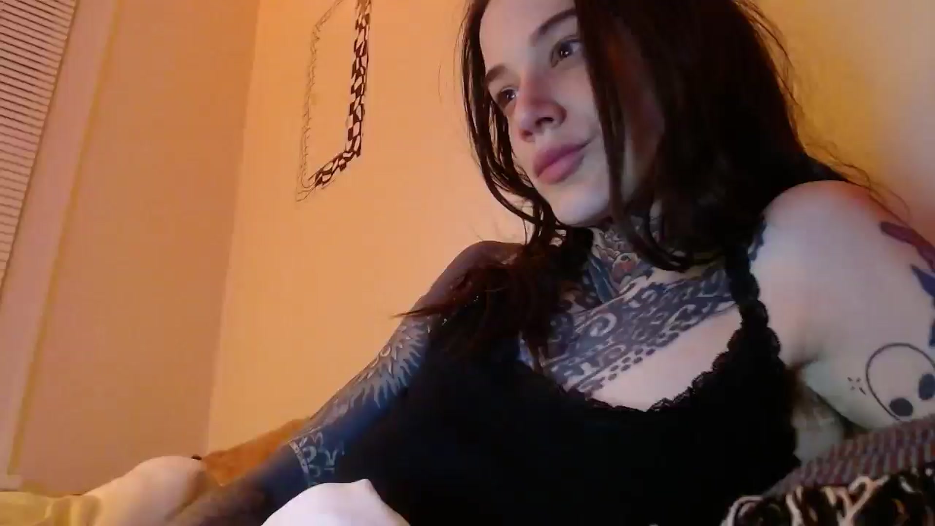 Gallery image thumbnail from caulkgobbler's myfreecams stream on, 05/20/2025, 08:12 image 19 of 20