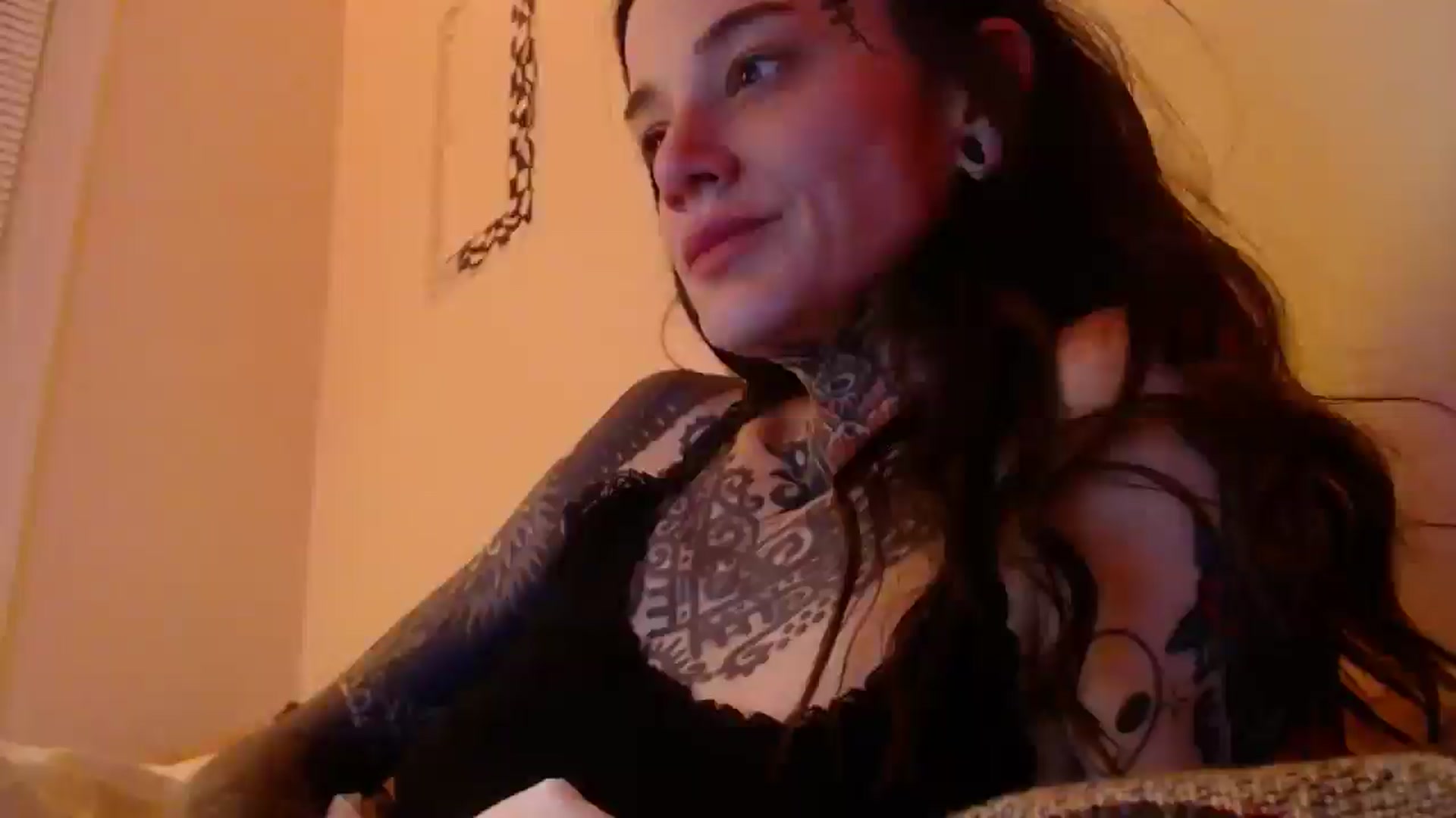 Gallery image thumbnail from caulkgobbler's myfreecams stream on, 05/20/2025, 08:12 image 6 of 20