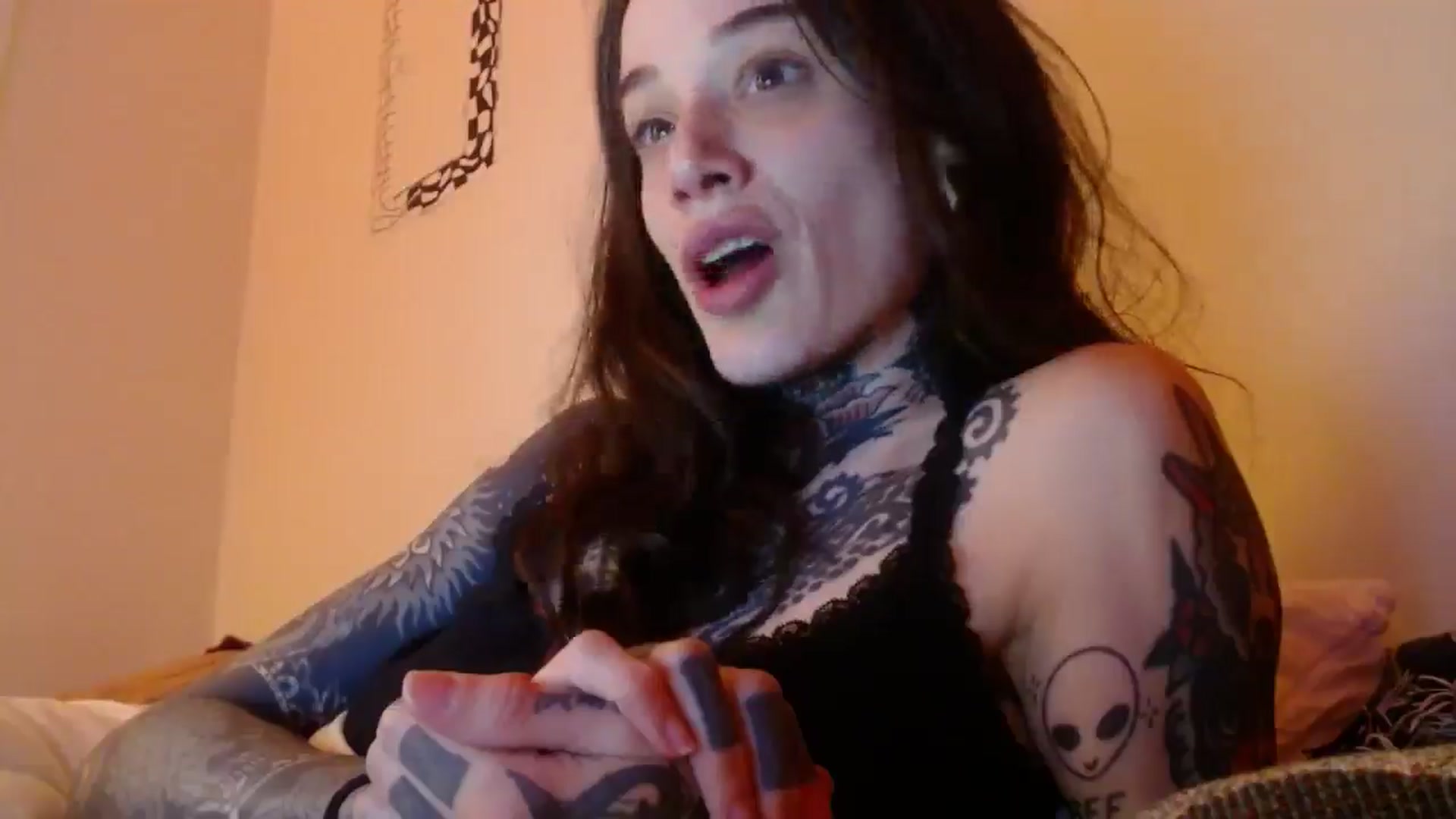 Gallery image thumbnail from caulkgobbler's myfreecams stream on, 05/20/2025, 08:12 image 2 of 20