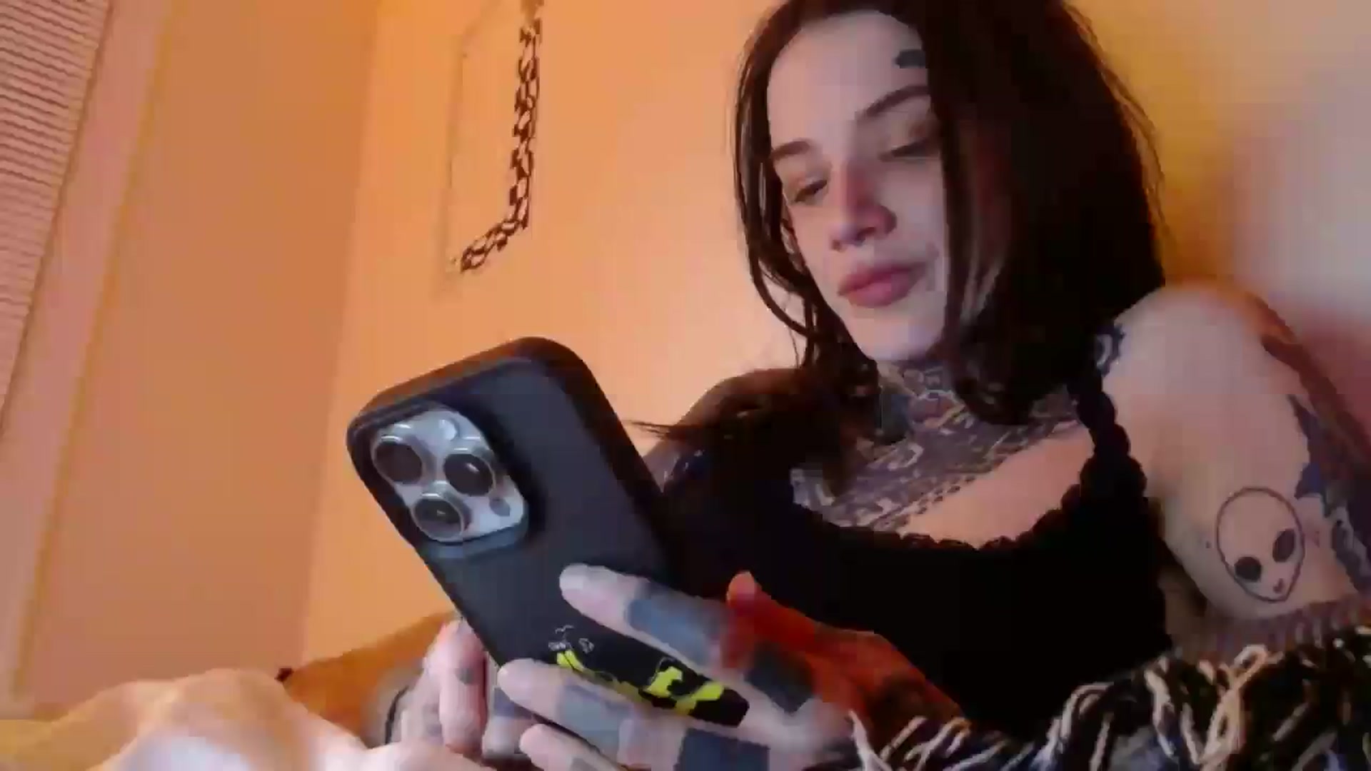 Gallery image thumbnail from caulkgobbler's myfreecams stream on, 05/20/2025, 08:12 image 18 of 20