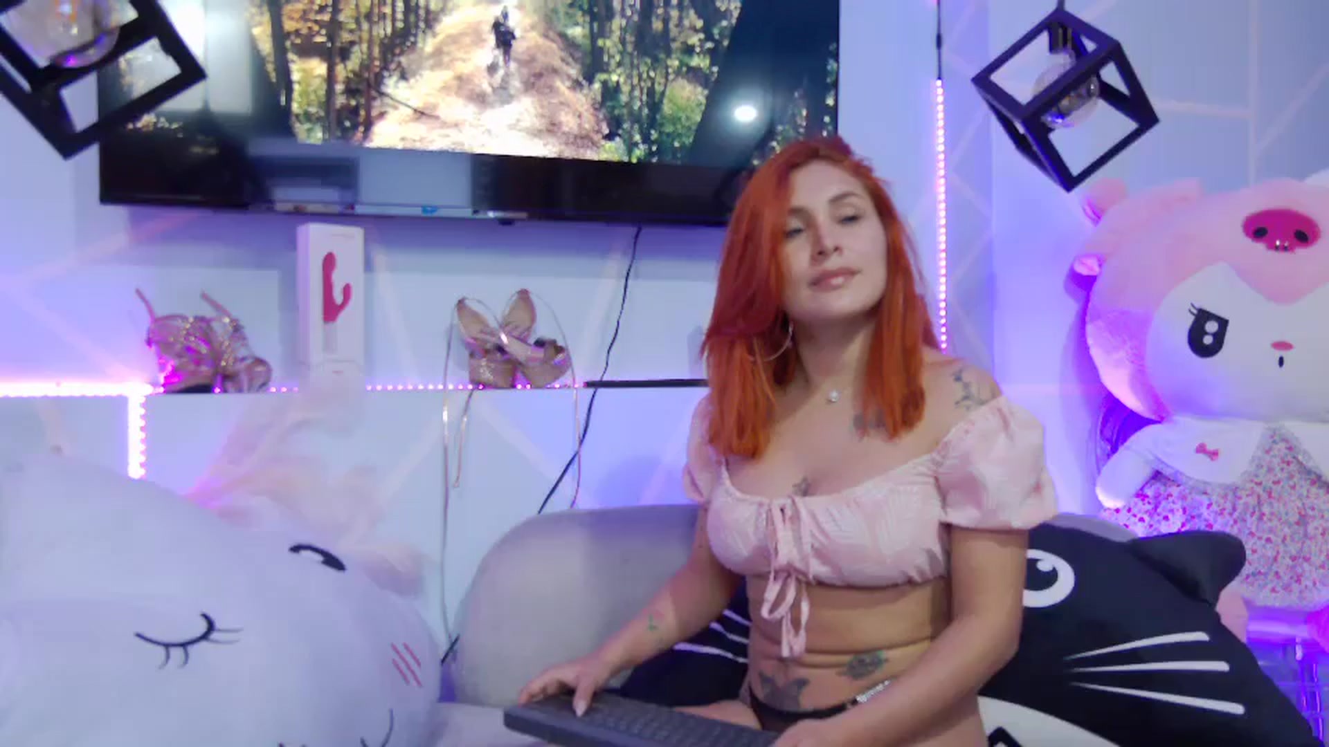 Gallery image thumbnail from charlotmils_'s myfreecams stream on, 07/14/2024, 06:35 image 18 of 20
