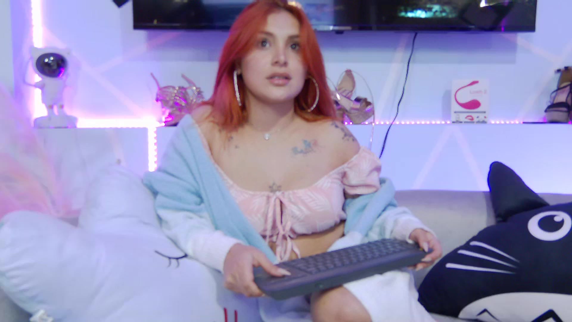 Gallery image thumbnail from charlotmils_'s myfreecams stream on, 07/14/2024, 07:32 image 1 of 20