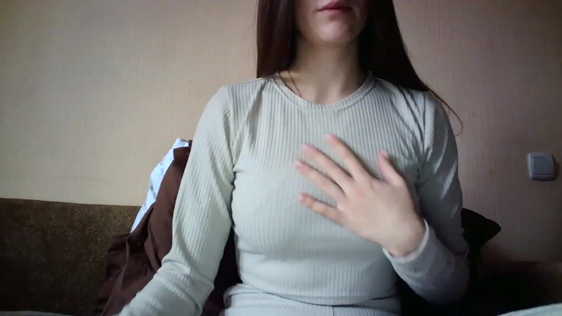 Gallery image thumbnail from charming_irl's myfreecams stream on, 12/01/2022, 08:15 image 16 of 20