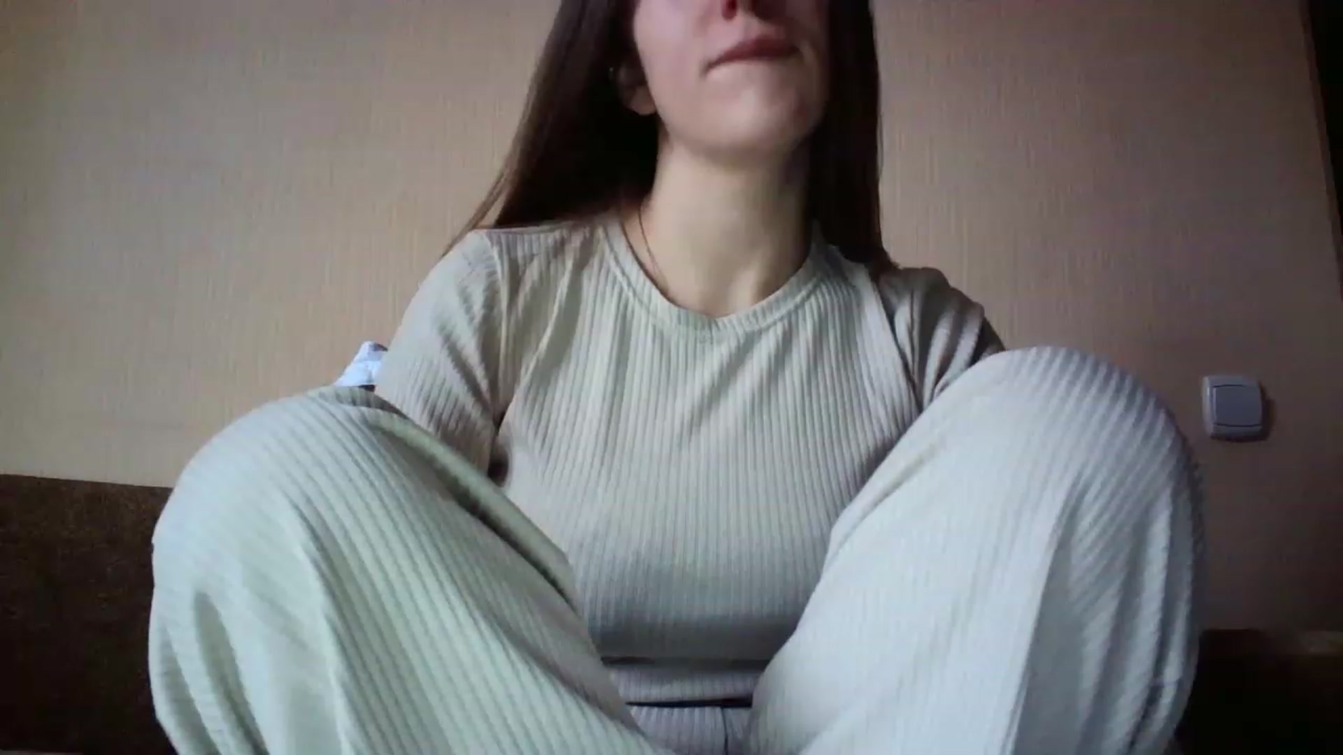 Gallery image thumbnail from charming_irl's myfreecams stream on, 12/01/2022, 08:15 image 19 of 20