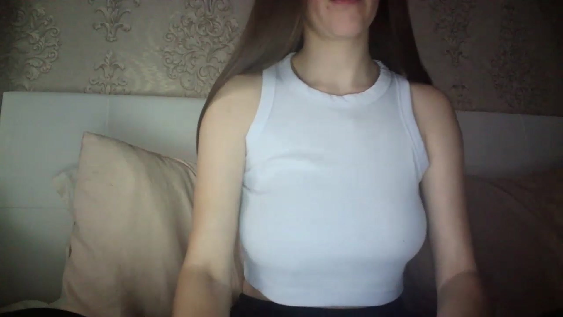 Gallery image thumbnail from charming_irl's myfreecams stream on, 12/28/2022, 11:33 image 15 of 20