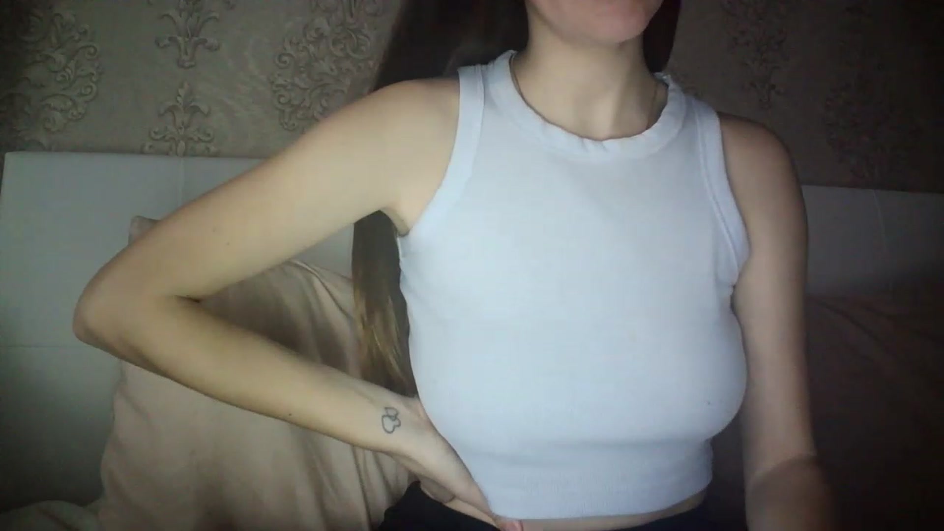Gallery image thumbnail from charming_irl's myfreecams stream on, 12/28/2022, 11:33 image 19 of 20