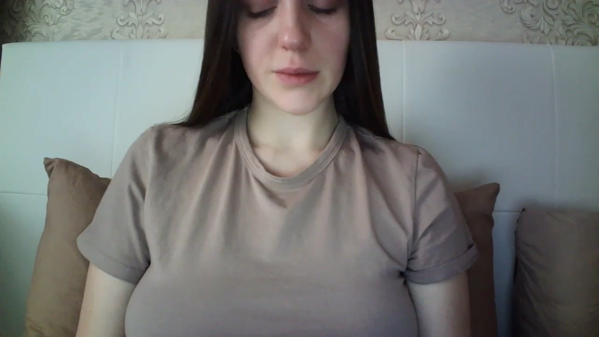Gallery image thumbnail from charming_irl's myfreecams stream on, 03/09/2023, 12:33 image 9 of 20