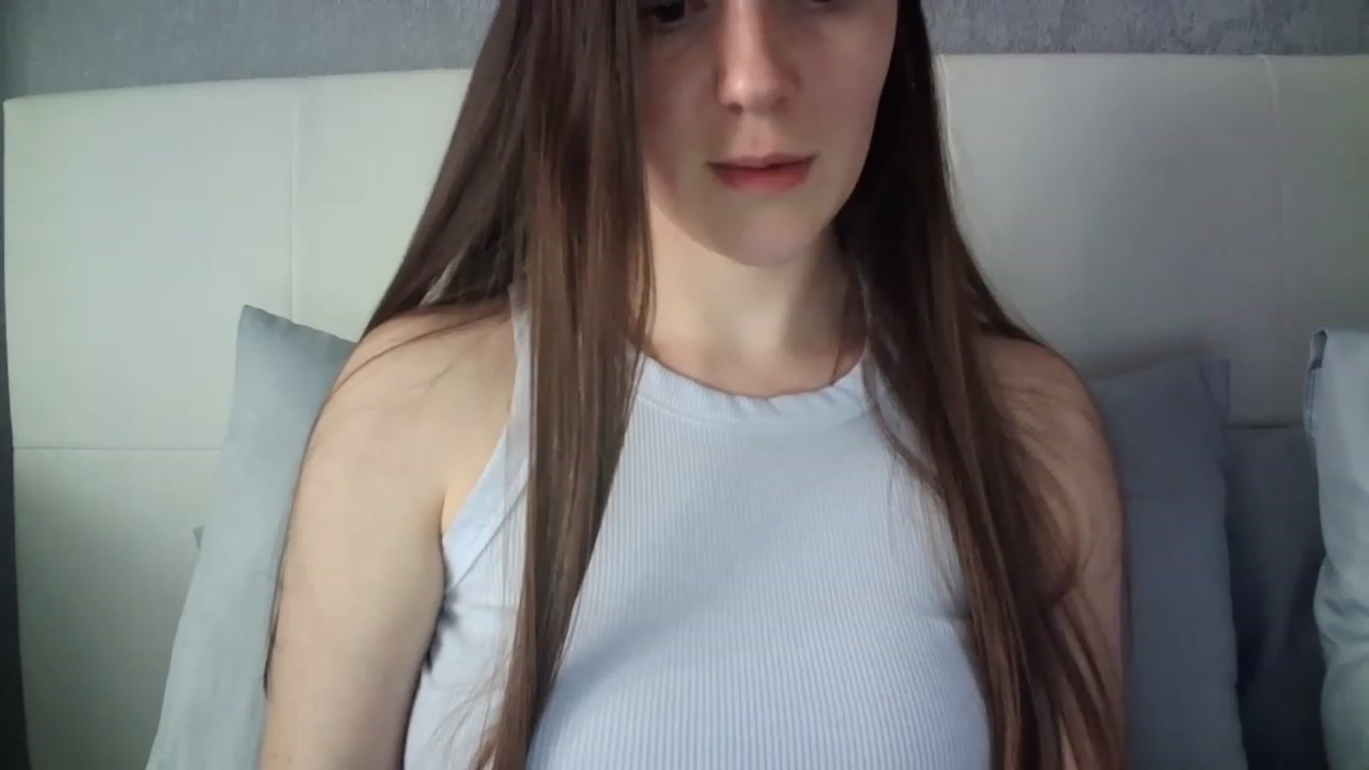 Gallery image thumbnail from charming_irl's myfreecams stream on, 05/01/2023, 13:35 image 4 of 20