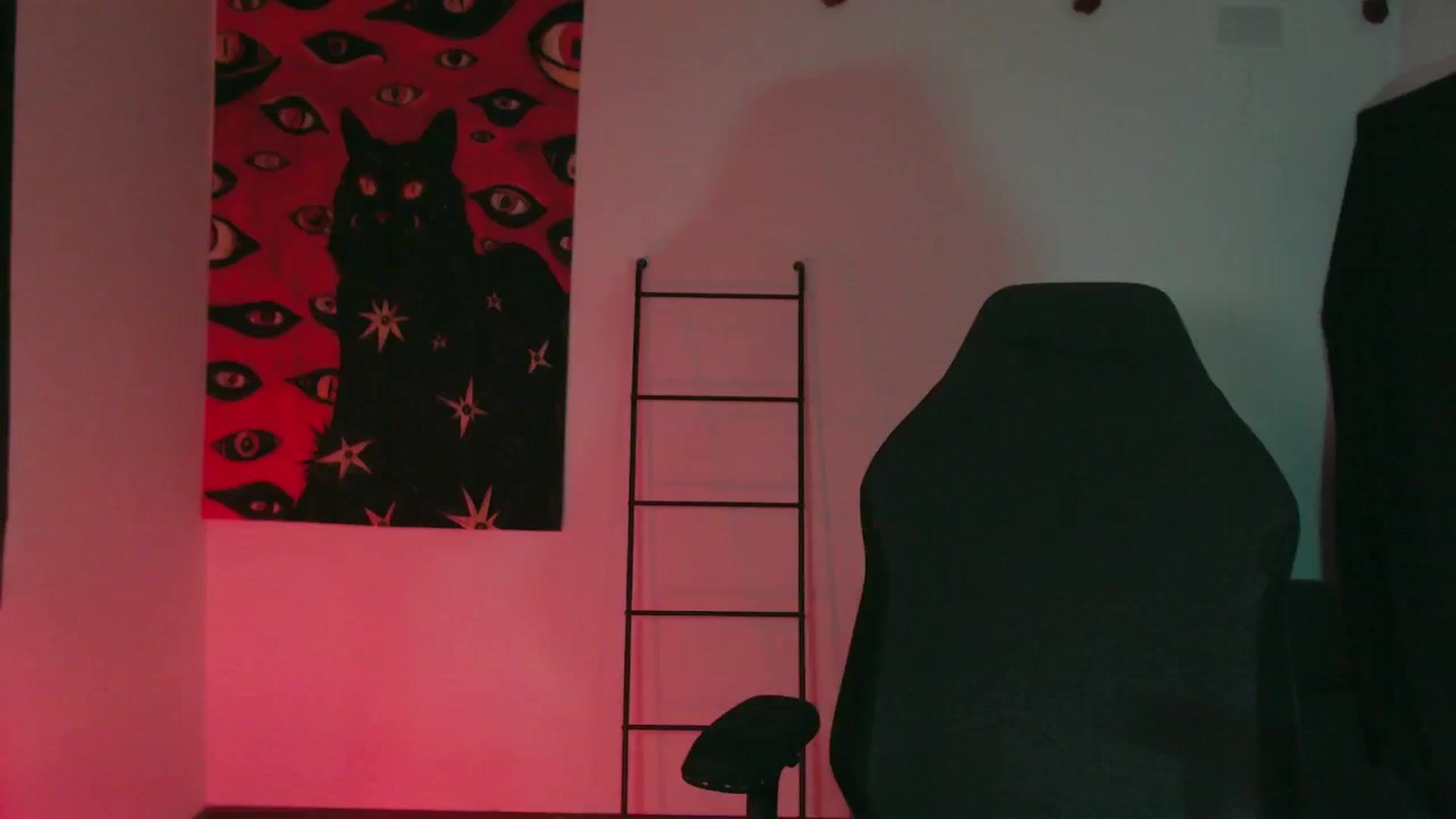 Gallery image thumbnail from chatroom's myfreecams stream on, 05/10/2024, 07:39 image 18 of 20